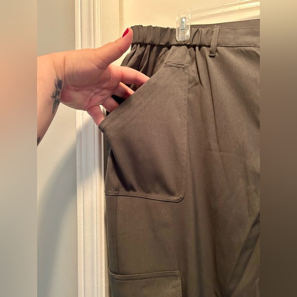 Max Studio Cargo Pants - Picture 4 of 8